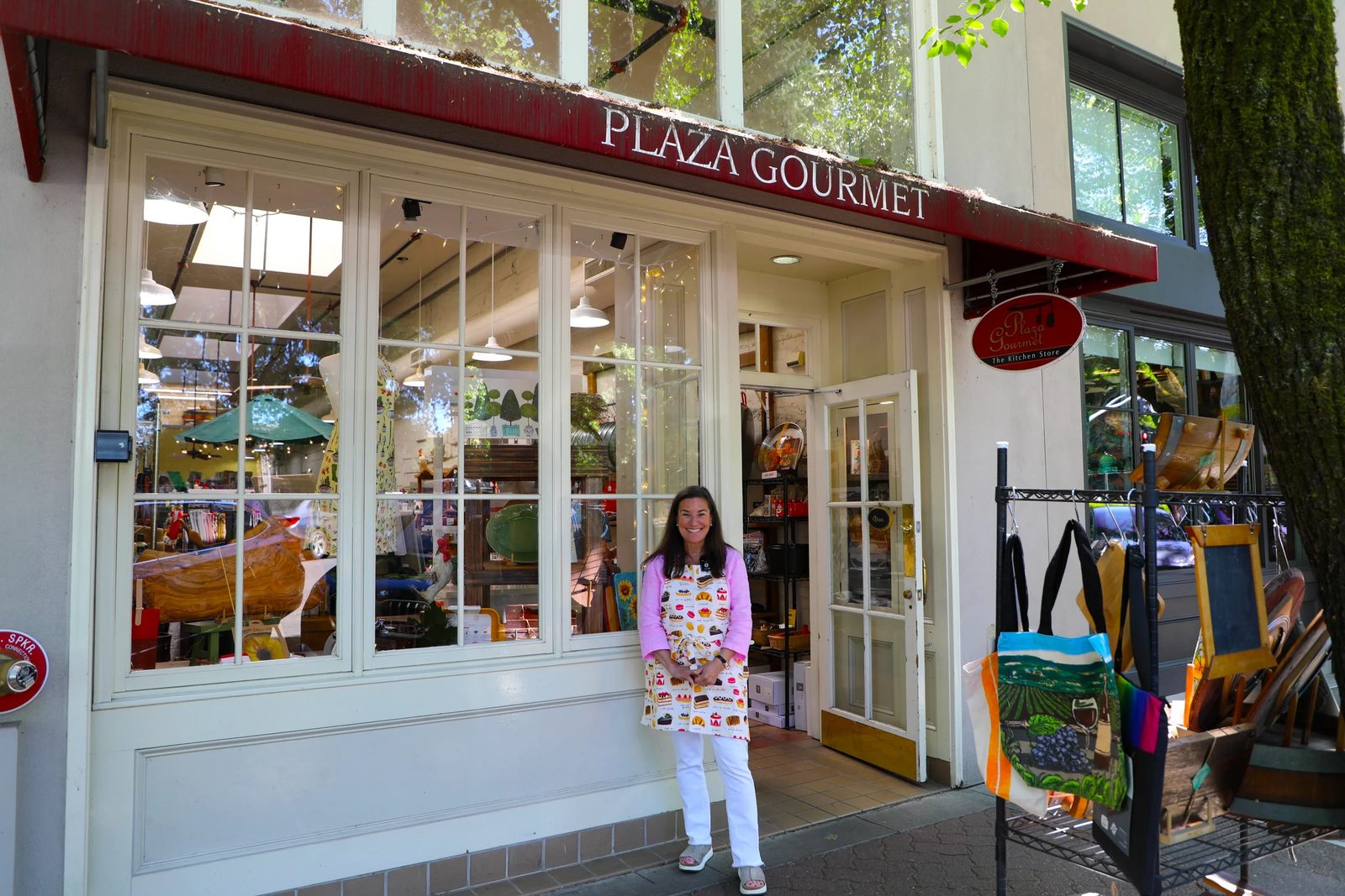 The entrance to Plaza Gourmet on the Healdsburg Plaza